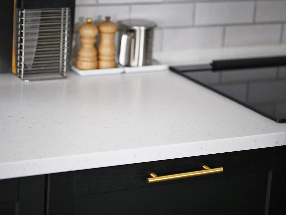 IKEAキッチン スタロン 人工大理石 天板 明るいトーン