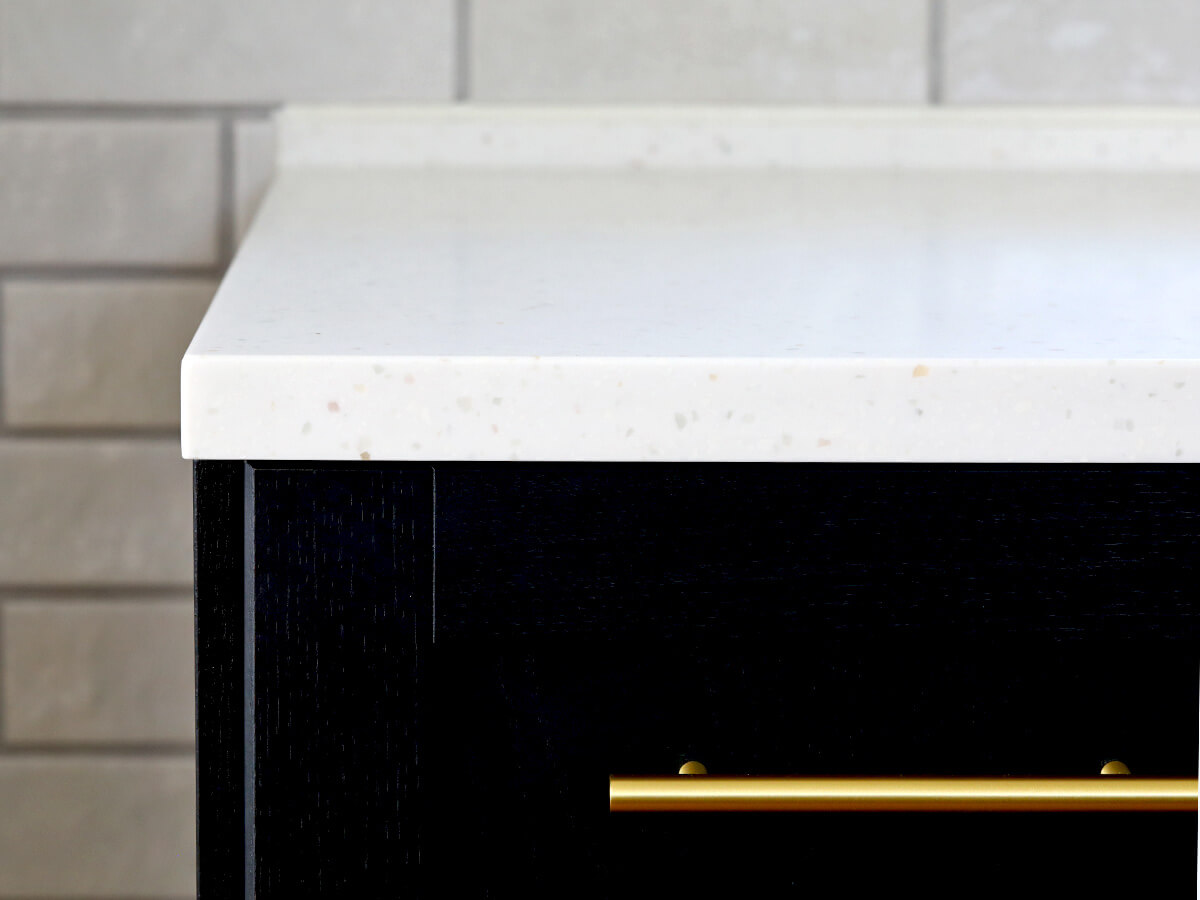 スタロン天板の28mm厚エッジのディティール