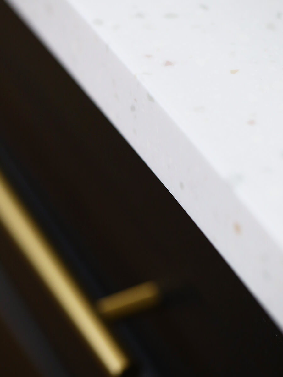 スタロン天板の手前側3Rエッジ（水返しなし）の仕上げ