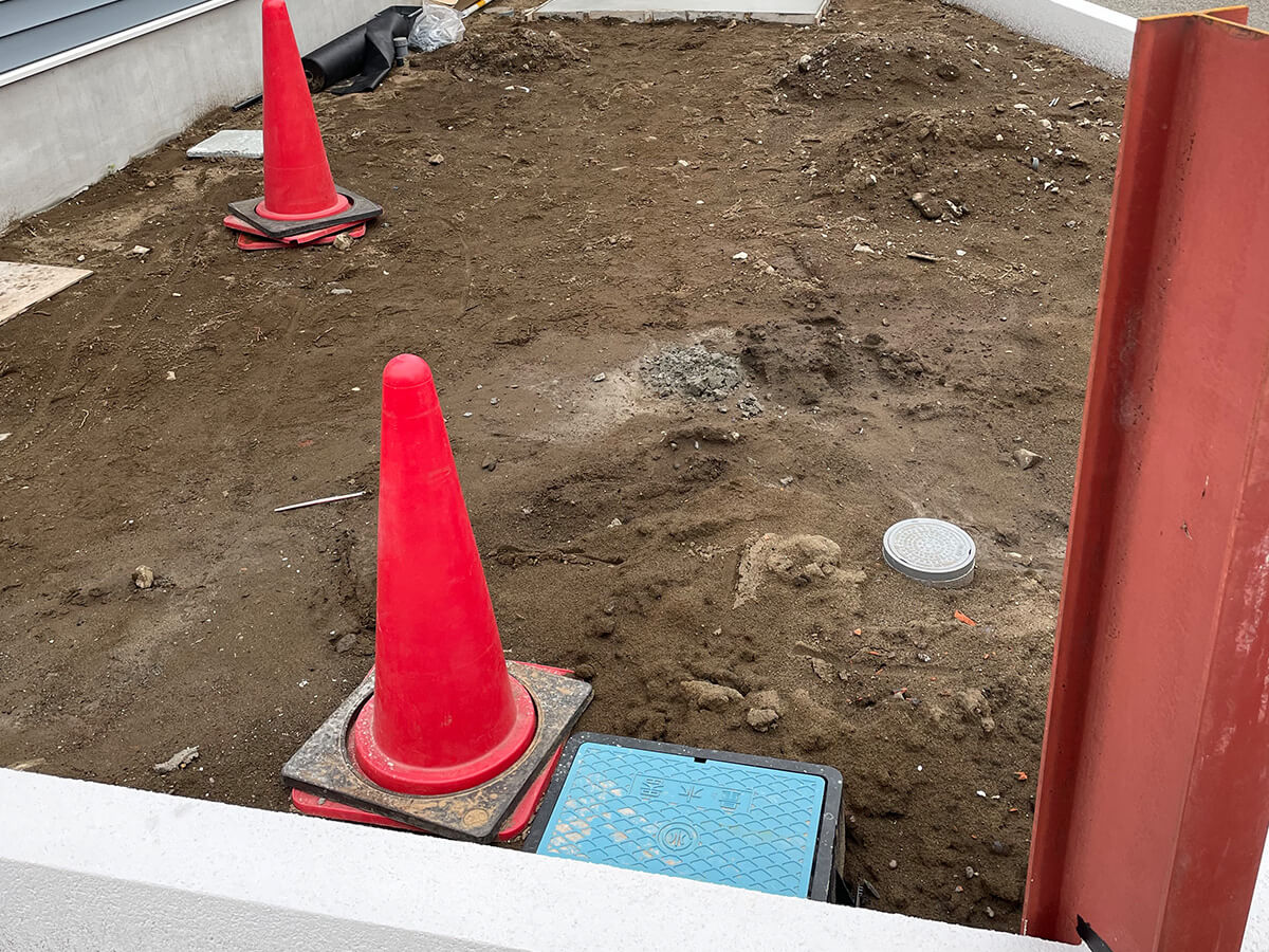 フェンス施工前の角地外構