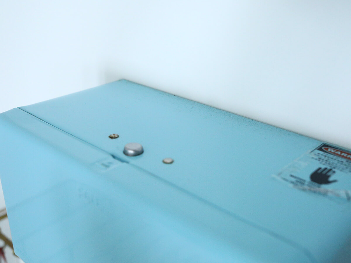 ペーパーホルダーに溜まった油分を含むホコリ