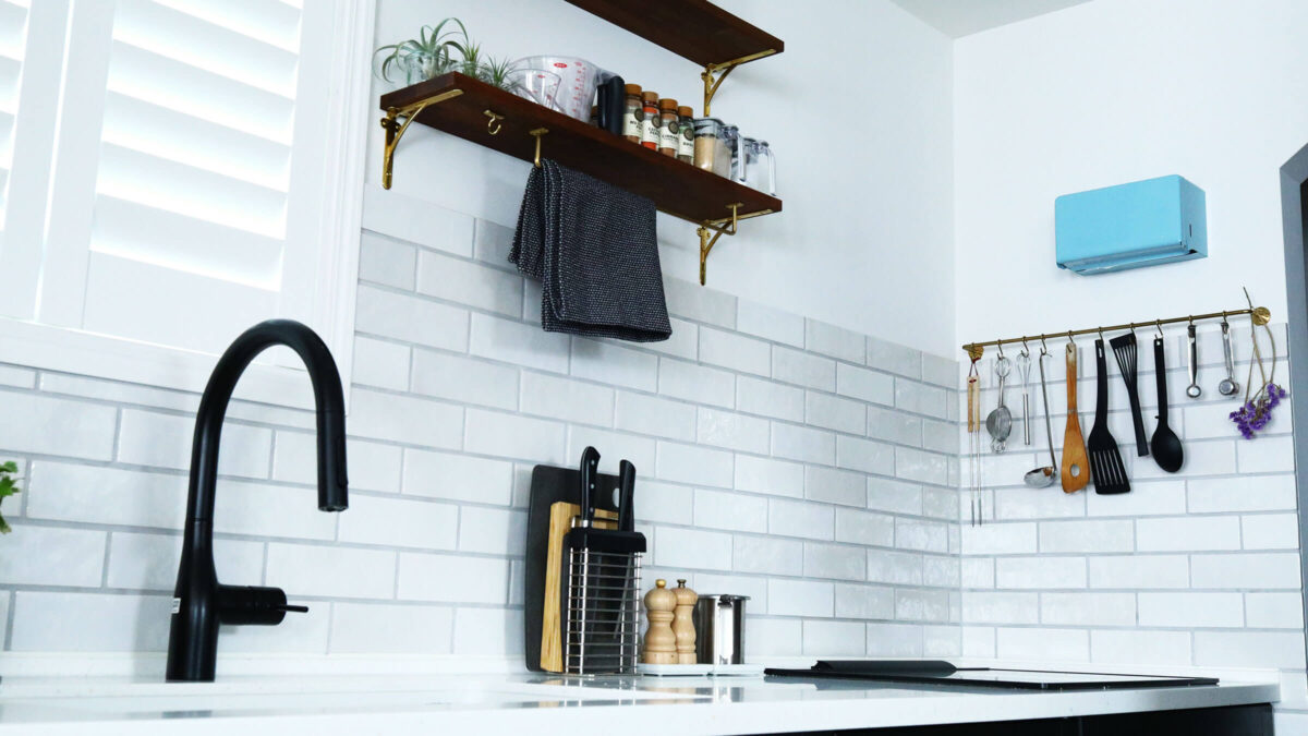 レンジフードのないキッチン全景