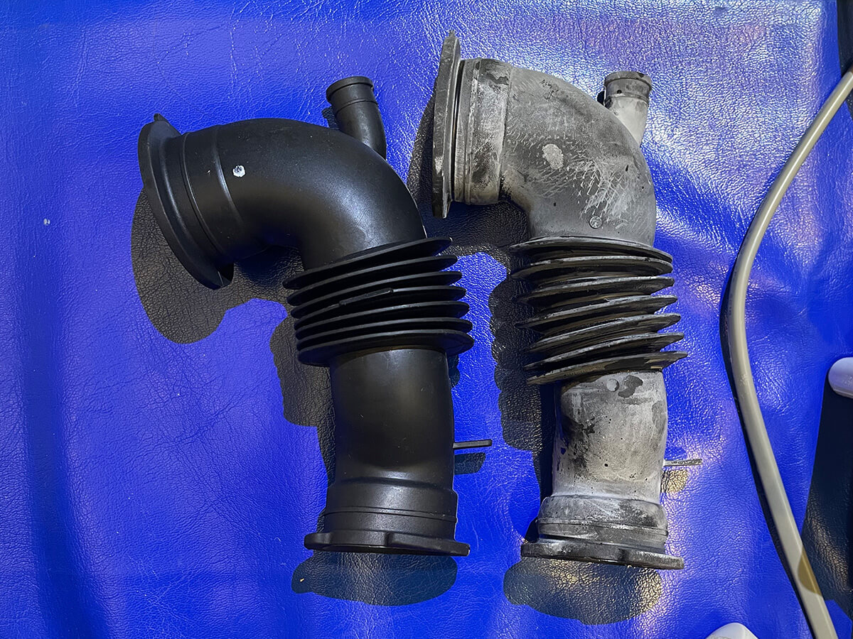 破損したホースと新品ホースの比較