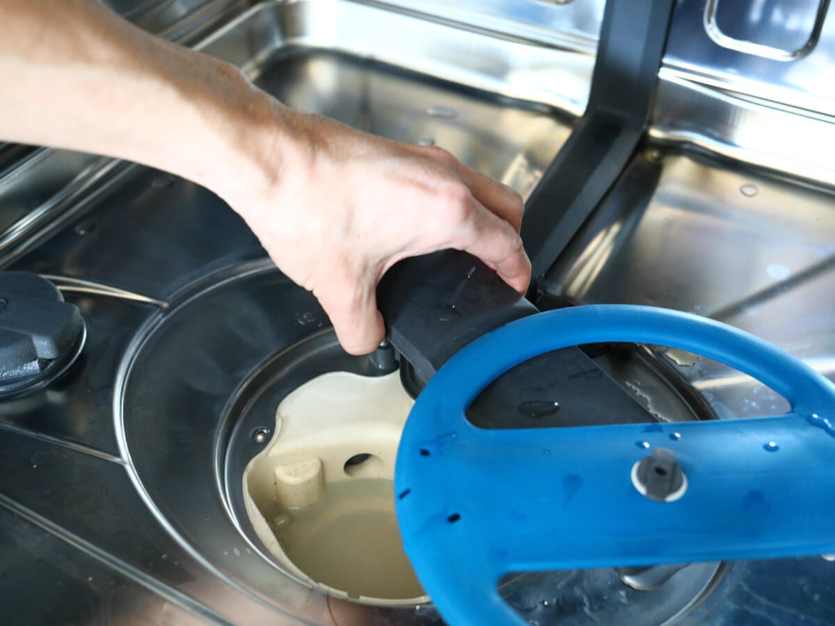 食洗機スプレーアームの取り外し