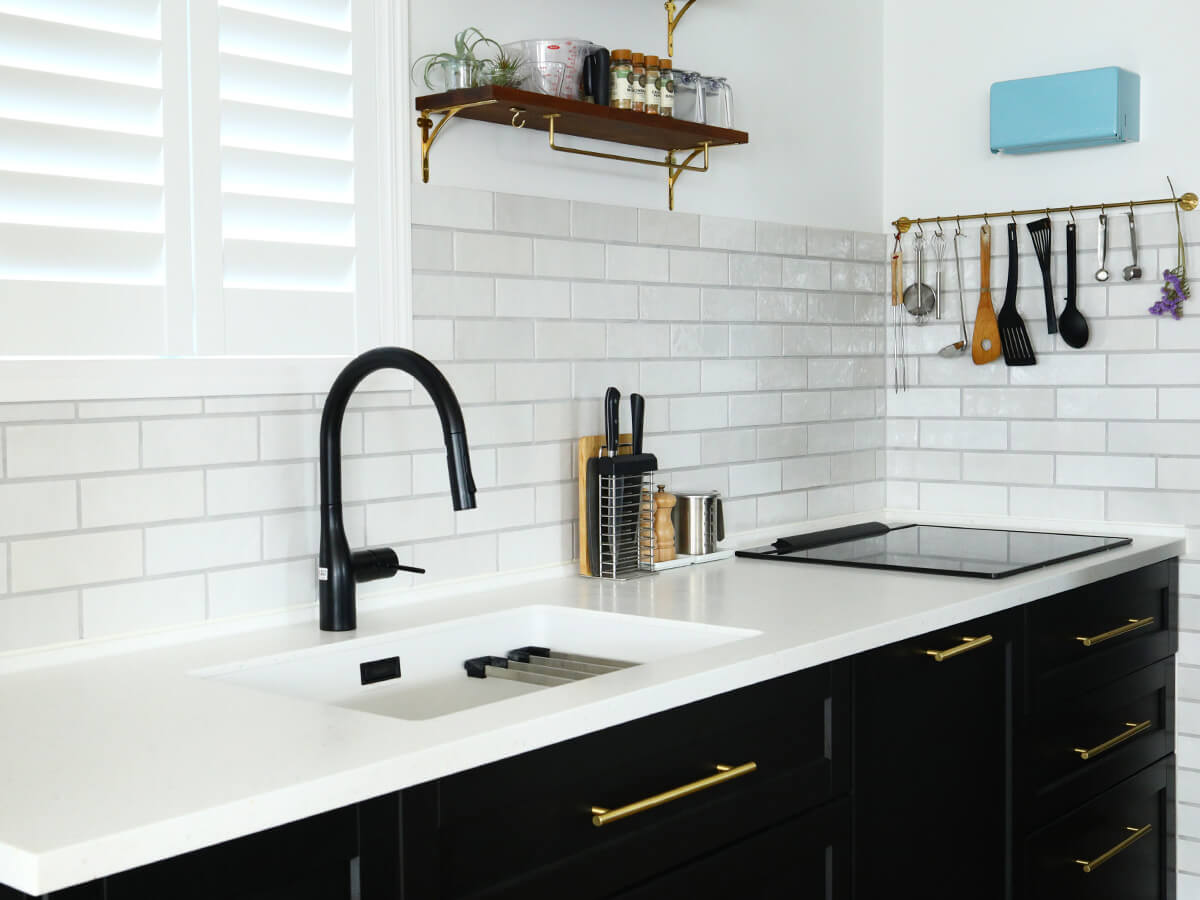 リビングから見えるIHコンロ