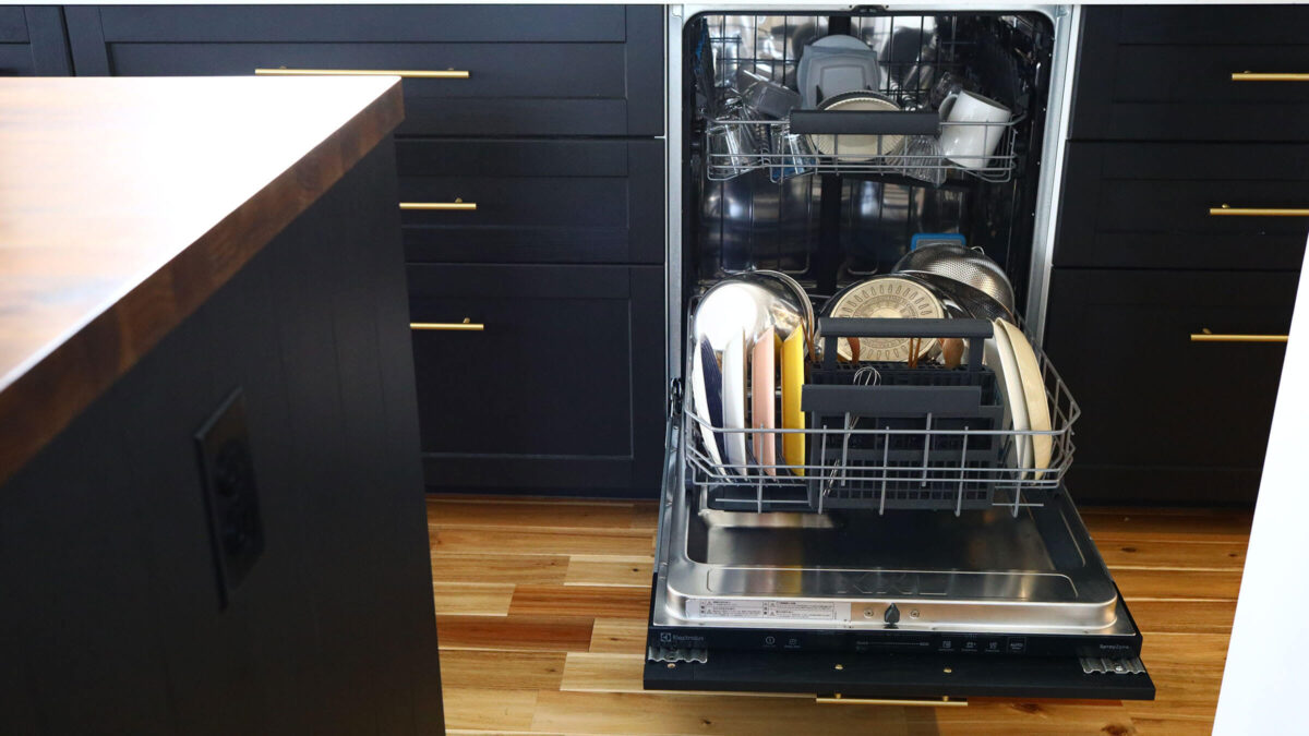 IKEAキッチンに組み込んだフロントオープン食洗機