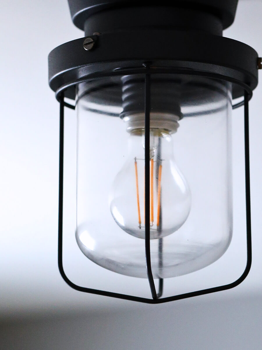 私の部屋で使用している消灯状態のエジソンスマートLED電球