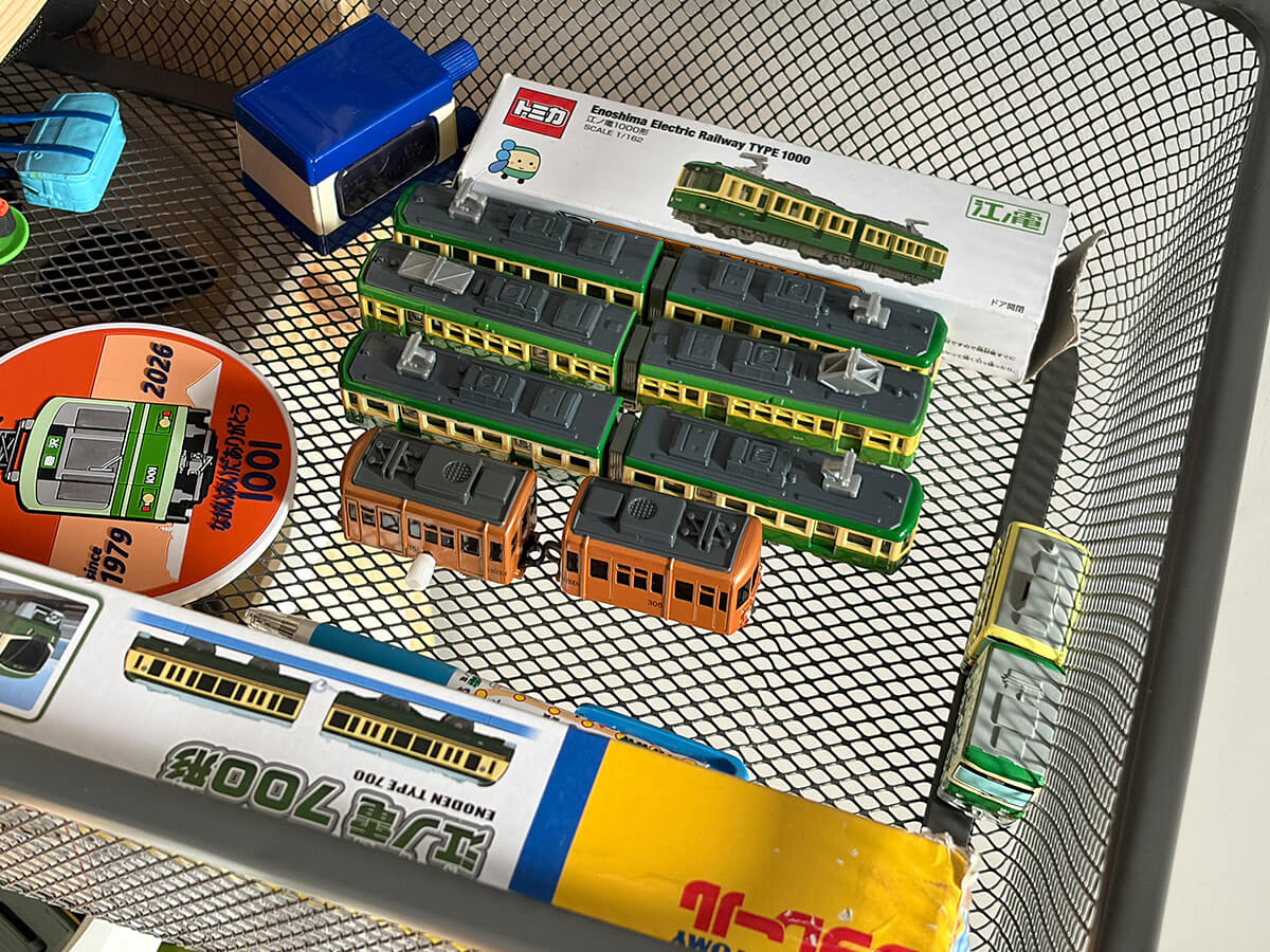 TROFASTメッシュボックスに収納した江ノ電グッズ